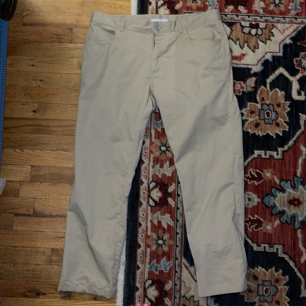 Like new men’s slim fit Calvin Klein pants
